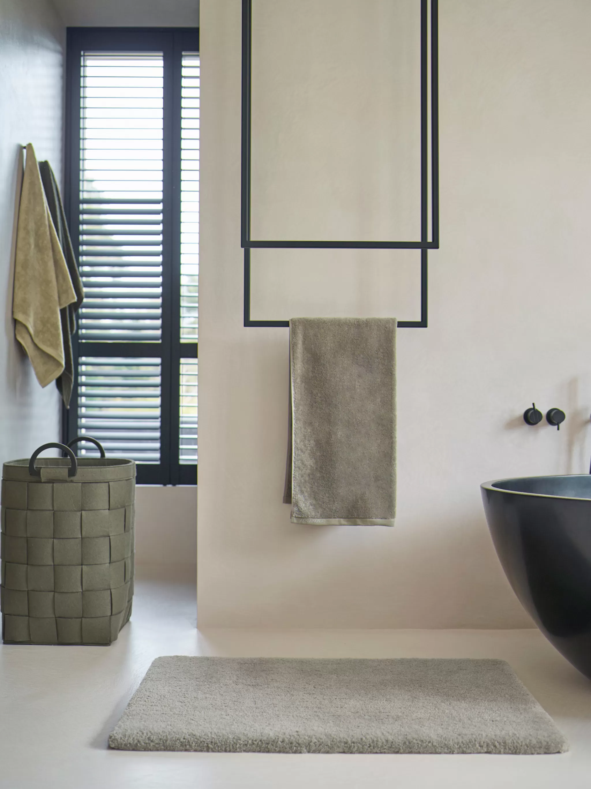 Aquanova Basic*Bath Mat Mauro Color Absynth (Maubm-128)