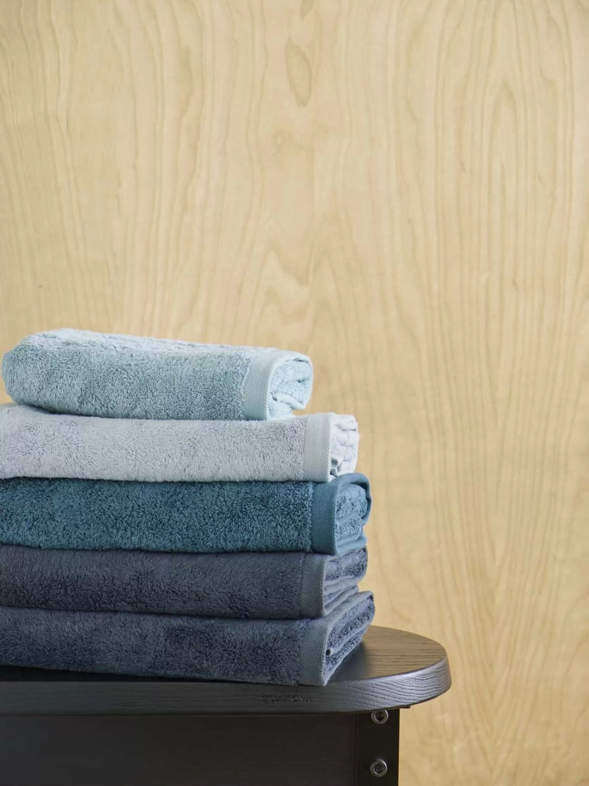 Aquanova London*Bath Textiles London Color Ice (Light Blue)