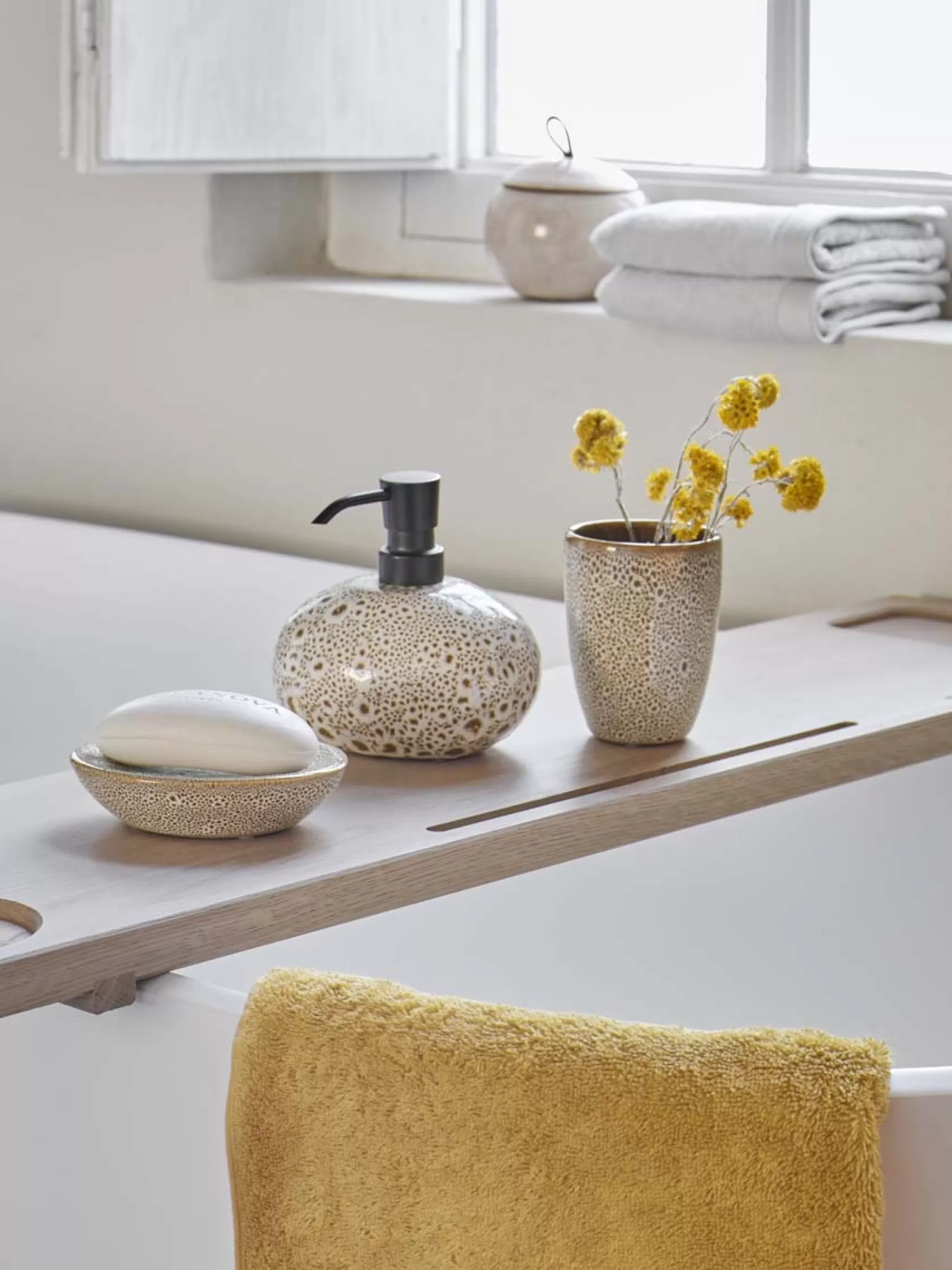 Aquanova London*Bath Textiles London Color Mimosa (Yellow)