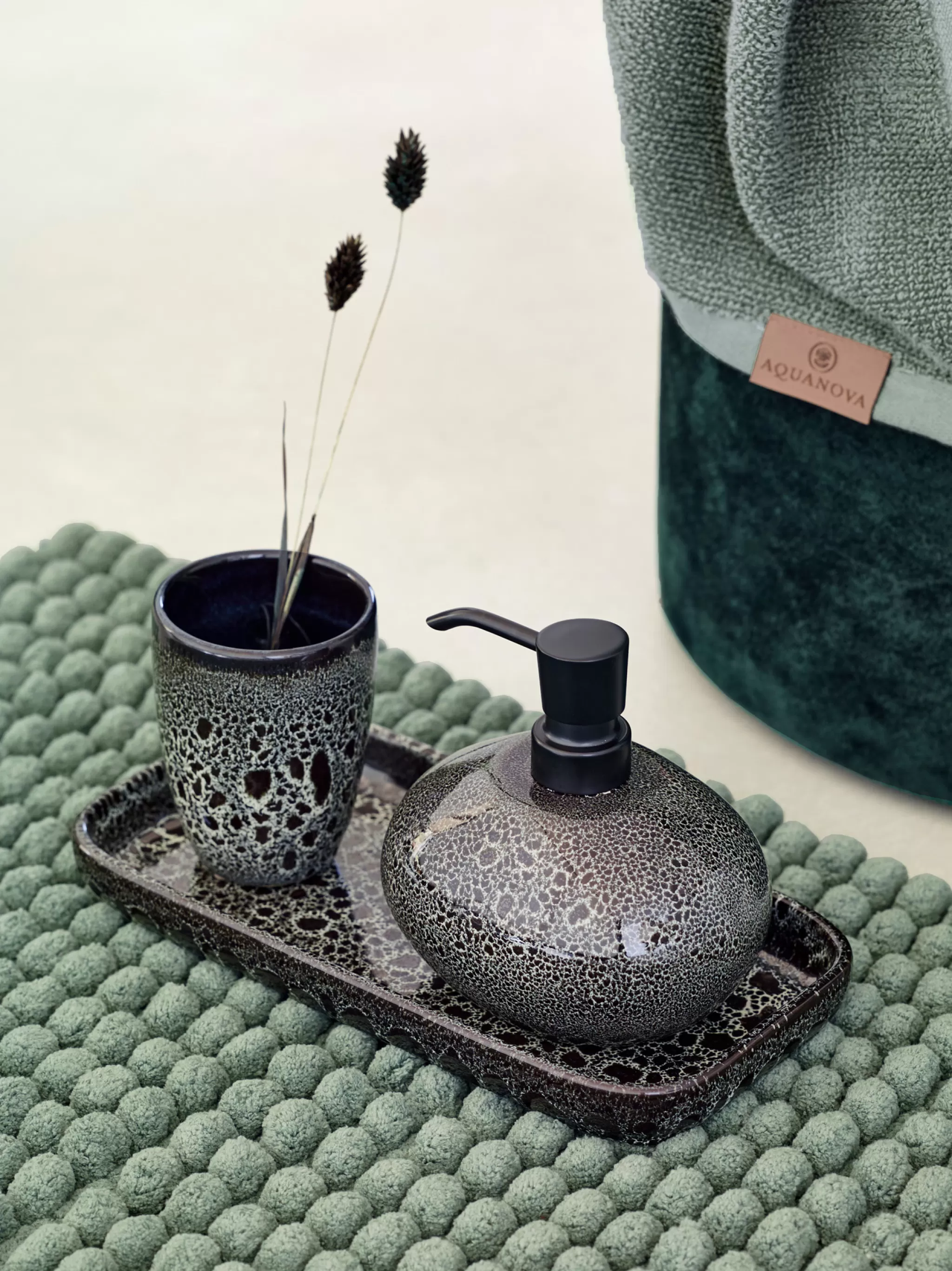 Aquanova Cup*Cup Ugo Olive Black-994, Black (Ugotum-994)