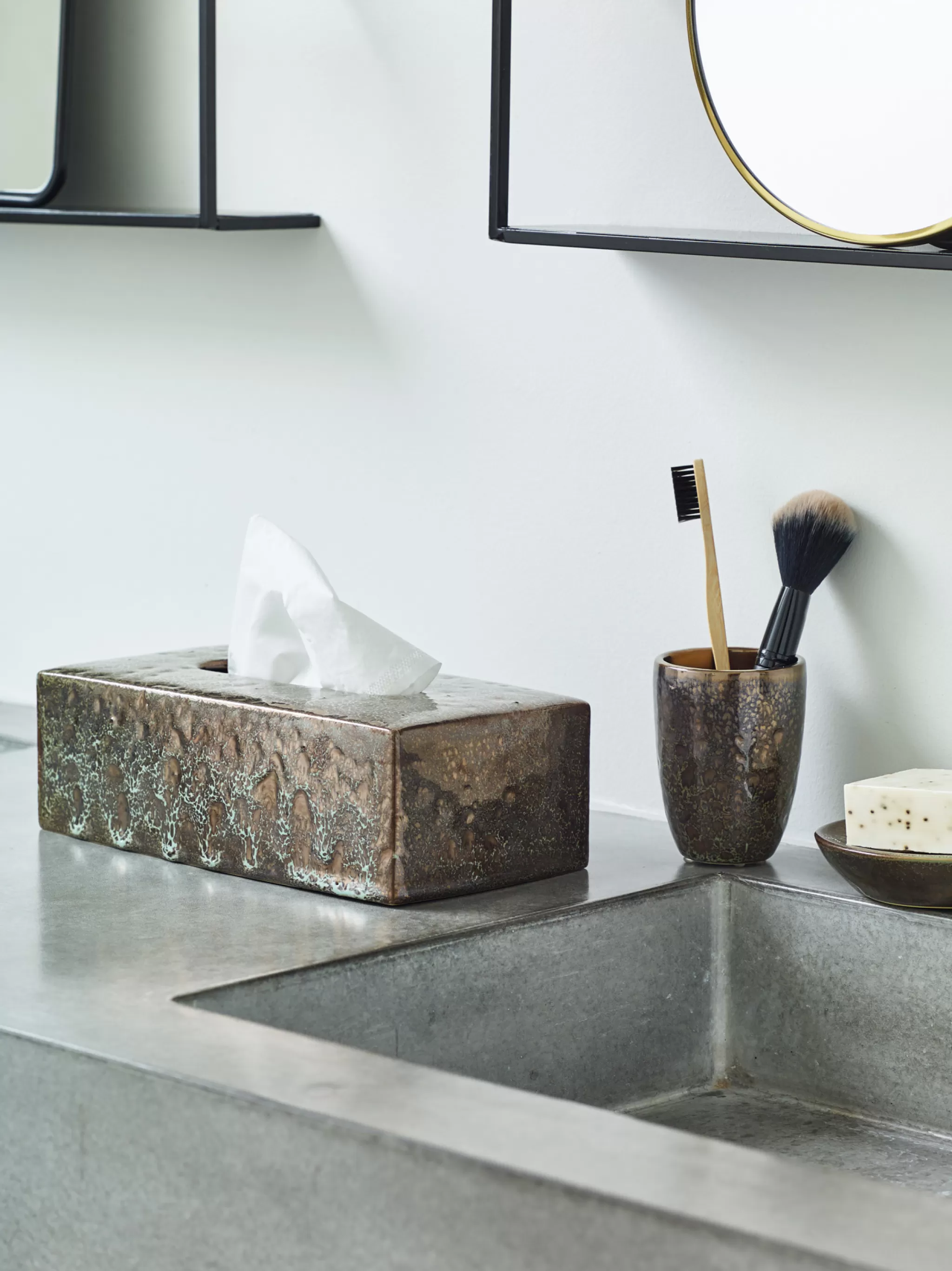 Aquanova Tissue Holder*Tissue Holder Ugo Color Vintage Bronze (Ugotil-854)