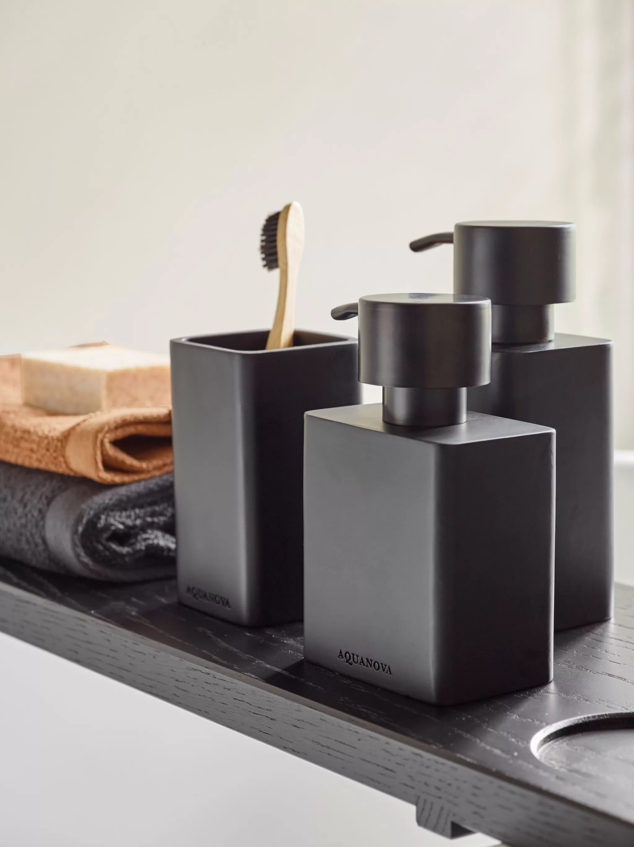 Aquanova Cup*Toothbrush Holder Kana Black-09